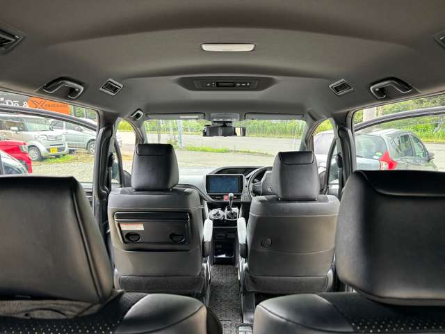 Toyota Voxy 12