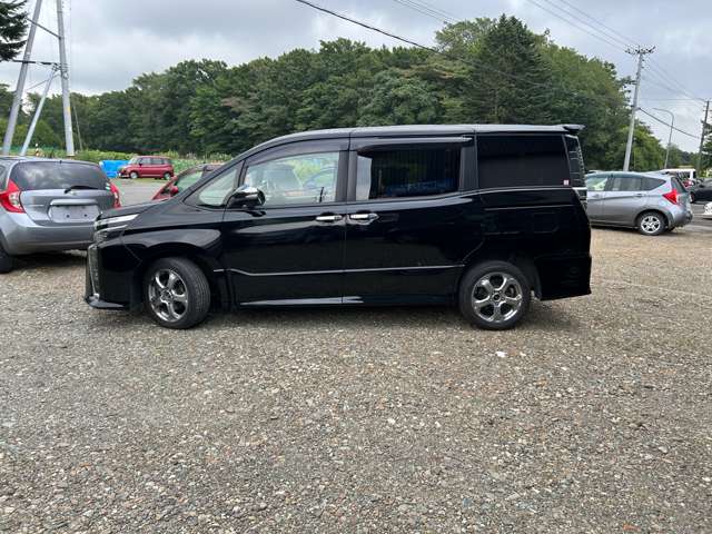 Toyota Voxy 8