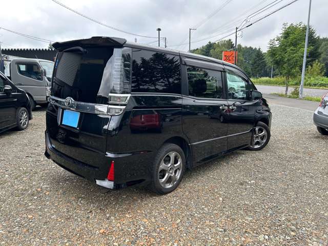 Toyota Voxy 9