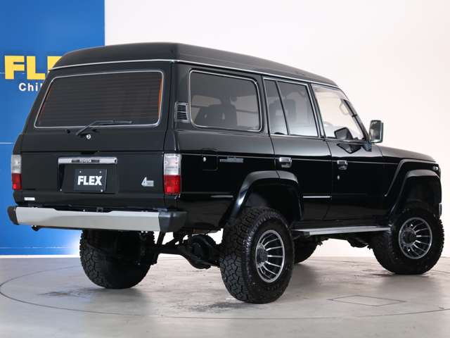 Toyota Land Cruiser 60 12