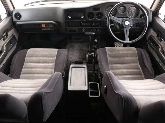 Toyota Land Cruiser 60 10