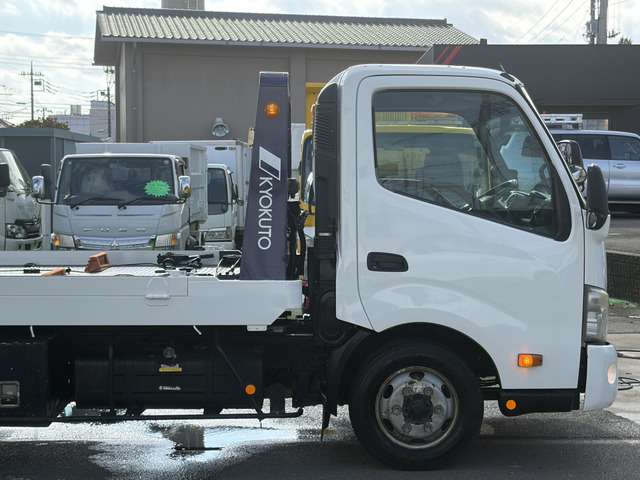 Hino Dutro 12