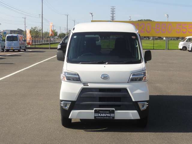 Daihatsu Hijet Cargo 4
