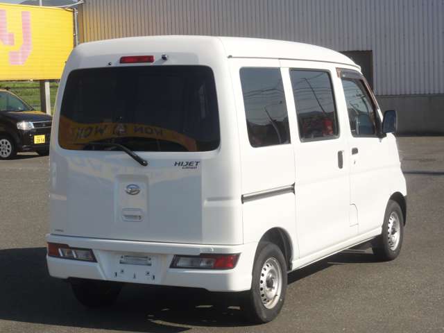 Daihatsu Hijet Cargo 7