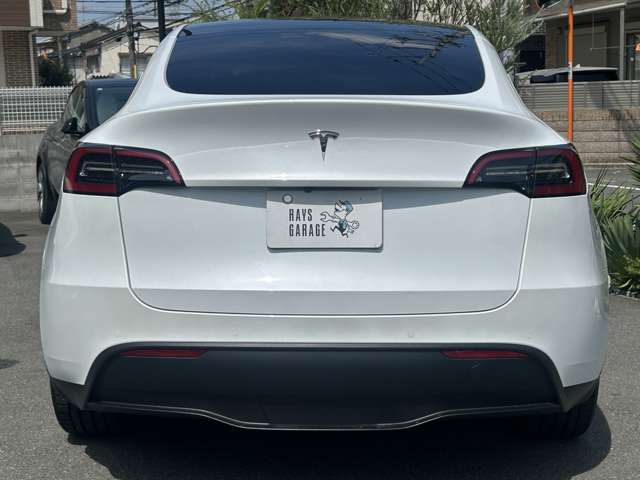 Tesla Model Y 12