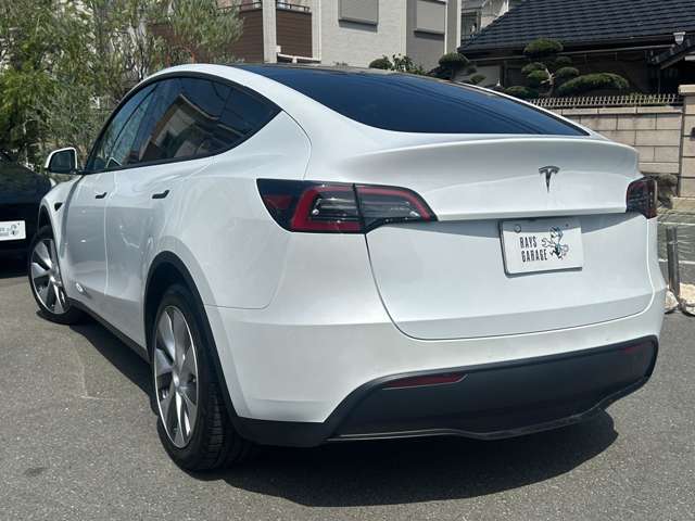 Tesla Model Y 8