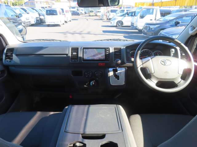 Toyota Hiace Van 5