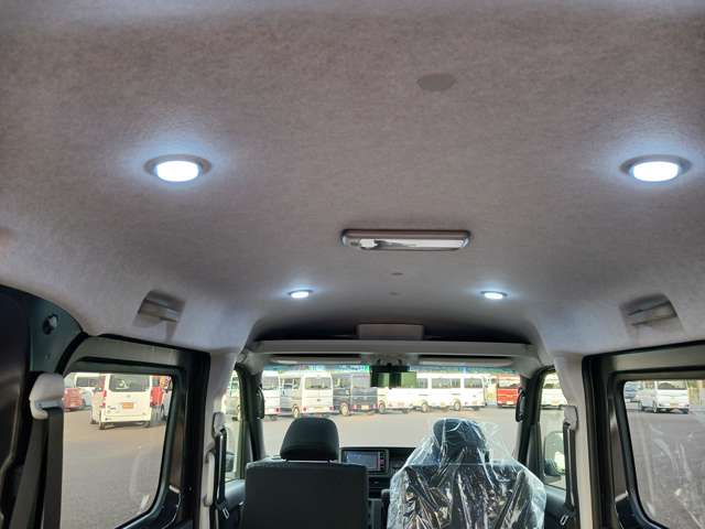 Daihatsu Hijet Cargo 11