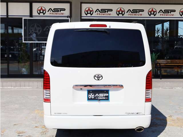Toyota Hiace Van 12