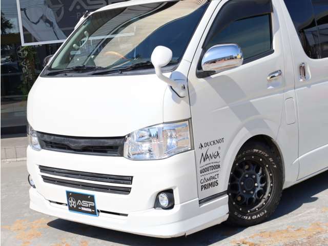 Toyota Hiace Van 4