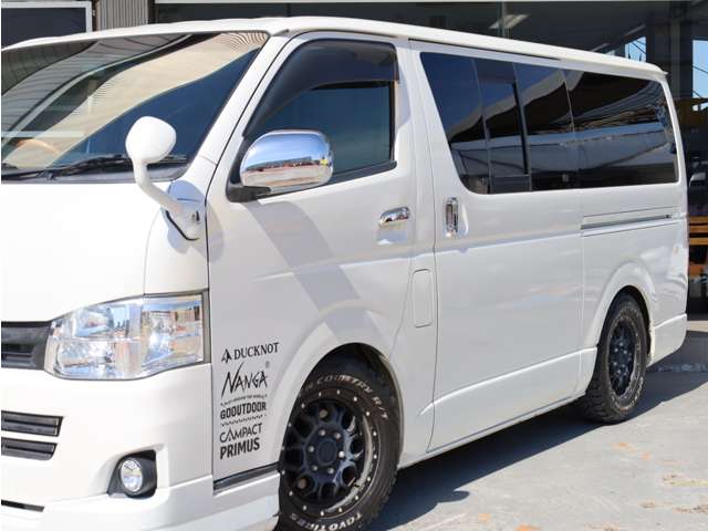 Toyota Hiace Van 5