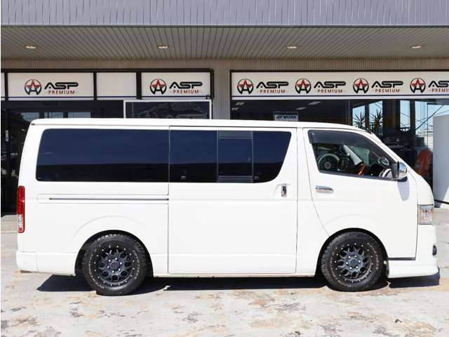Toyota Hiace Van 9