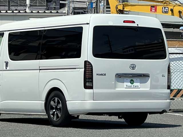 Toyota Hiace 12