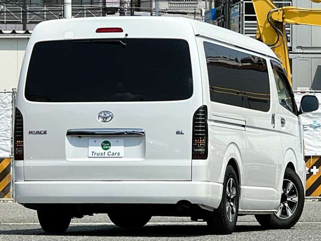 Toyota Hiace 2