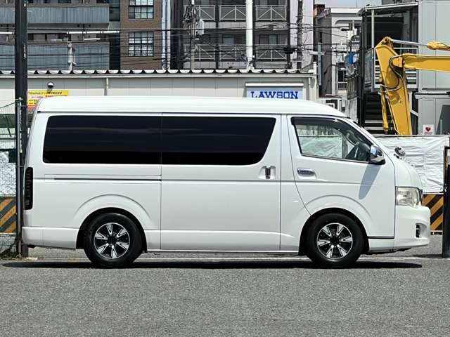 Toyota Hiace 4