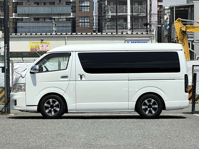 Toyota Hiace 7