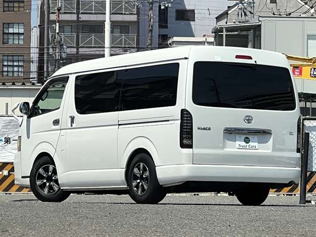 Toyota Hiace 8