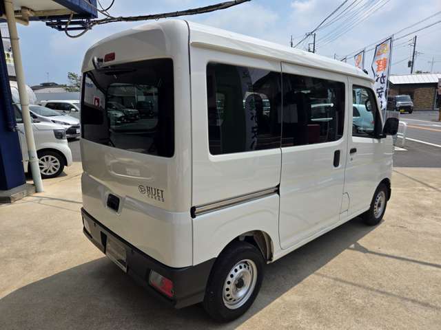 Daihatsu Hijet Cargo 6