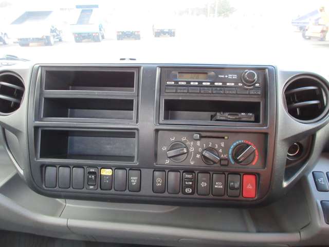 Hino Dutro 12