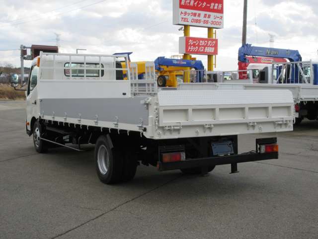 Hino Dutro 5