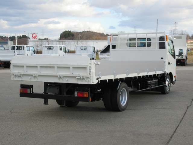 Hino Dutro 7