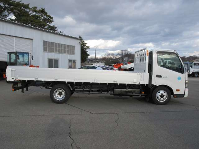 Hino Dutro 8