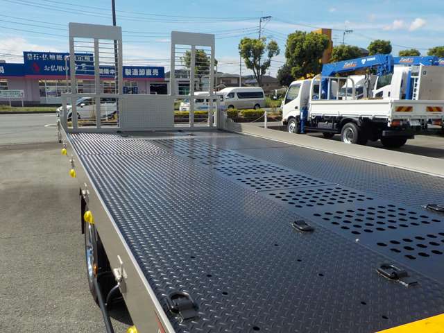 Mitsubishi Fuso Canter 9