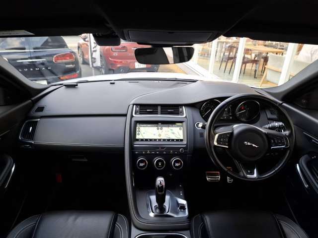 Jaguar E-Pace 5
