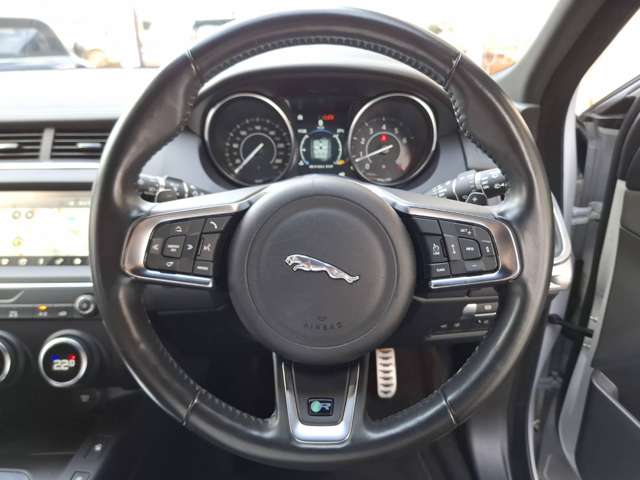 Jaguar E-Pace 6