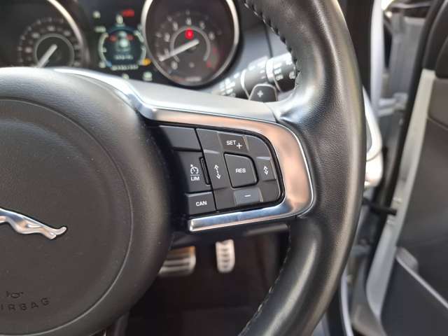 Jaguar E-Pace 8