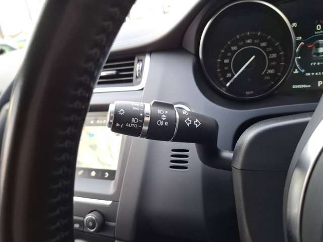 Jaguar E-Pace 9