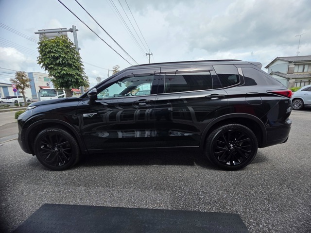 Mitsubishi Outlander PHEV 4