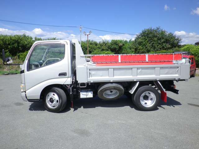 Hino Dutro 3