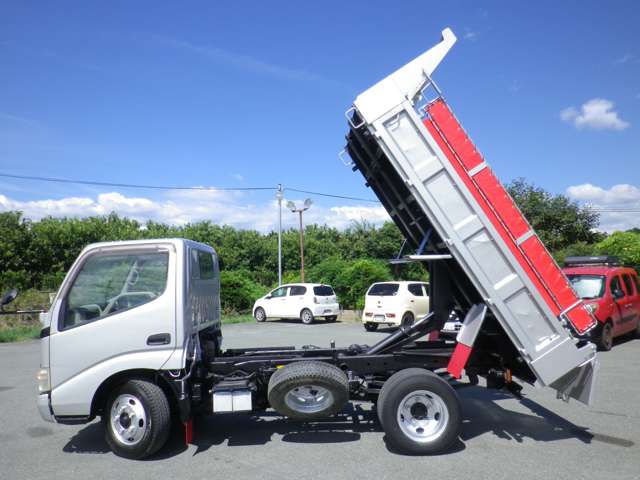 Hino Dutro 9