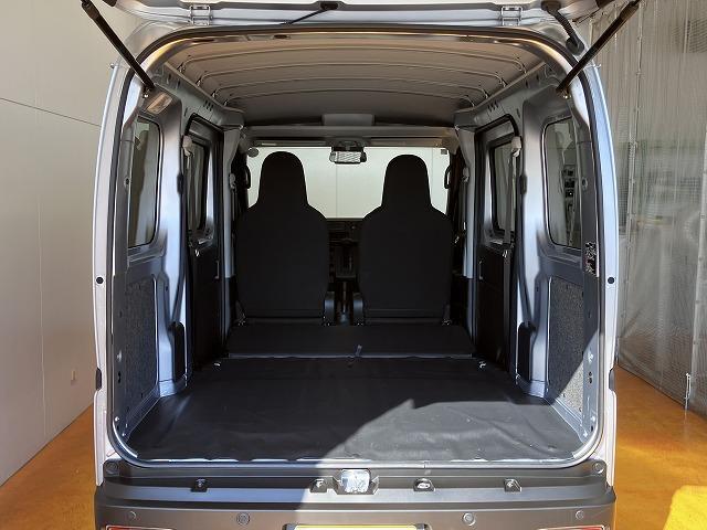 Daihatsu Hijet Cargo 11