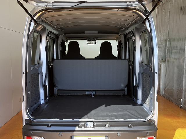 Daihatsu Hijet Cargo 10
