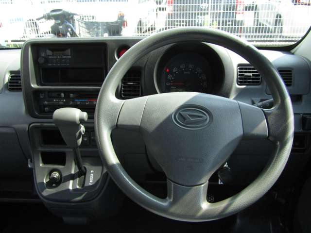 Daihatsu Hijet Cargo 5