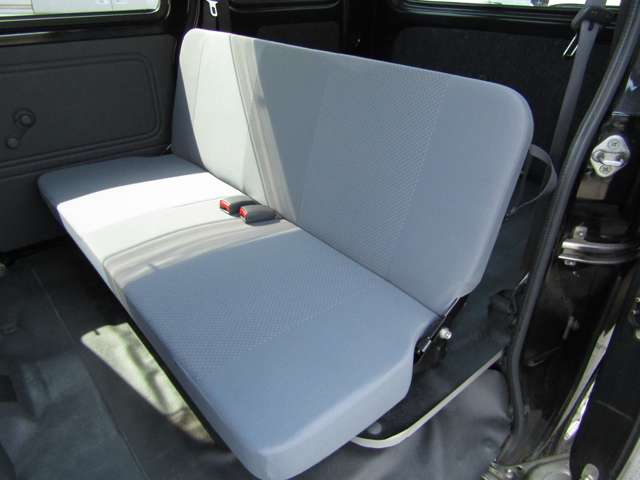 Daihatsu Hijet Cargo 8