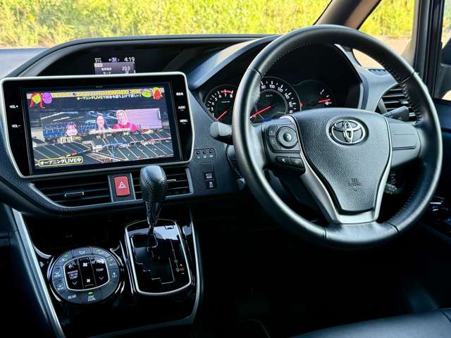Toyota Voxy 4