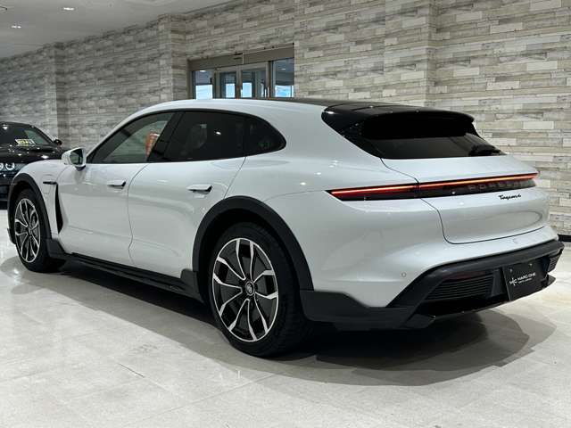 Porsche Taycan Cross Turismo 11