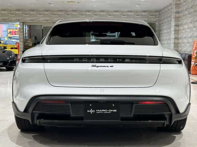 Porsche Taycan Cross Turismo 12