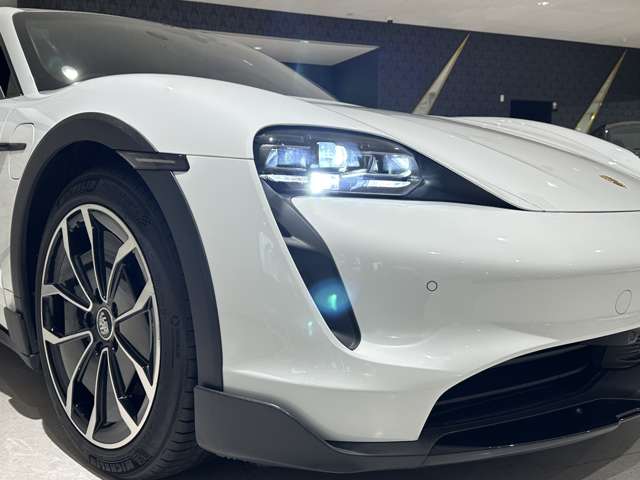 Porsche Taycan Cross Turismo 9
