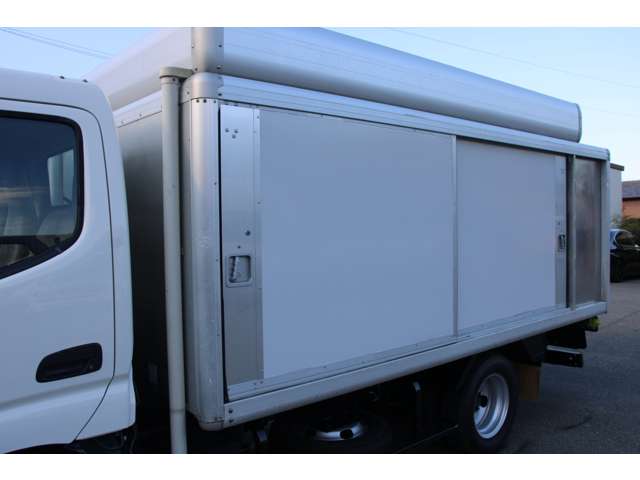 Hino Dutro 11