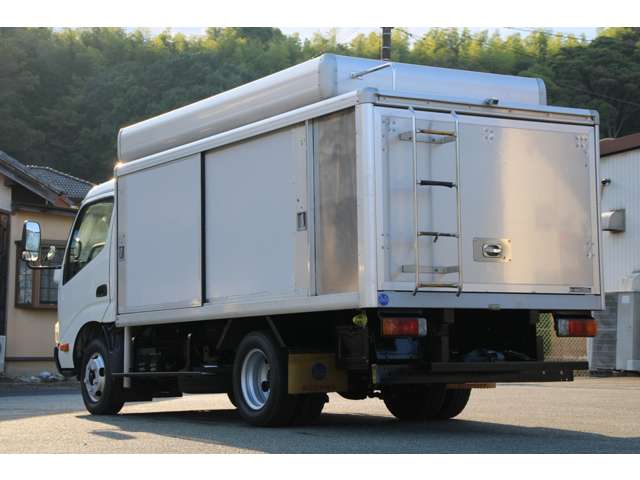 Hino Dutro 8