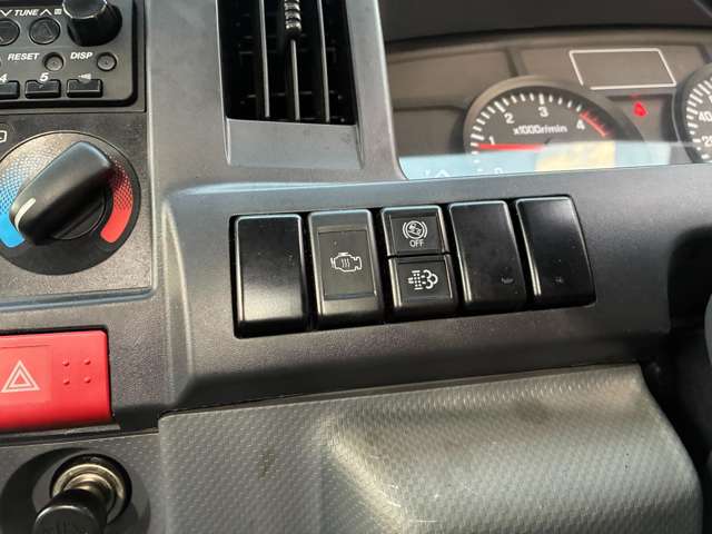 Isuzu Elf 4