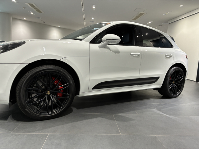 Porsche Macan 4
