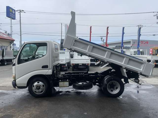 Hino Dutro 4