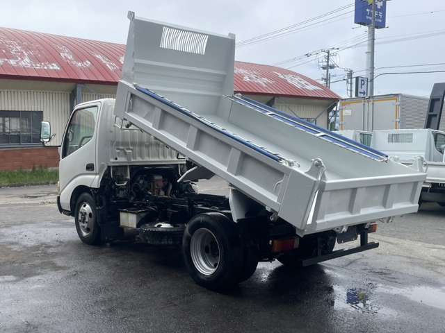 Hino Dutro 6