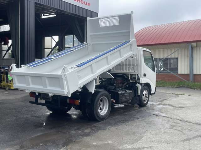 Hino Dutro 9