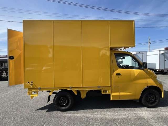 Toyota Light Ace Truck 12